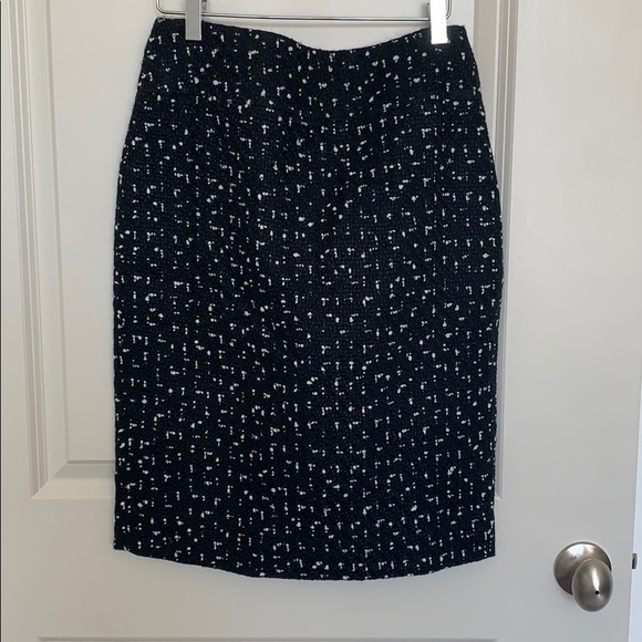 No. 2 pencil skirt in tweed - Picture 2 of 6